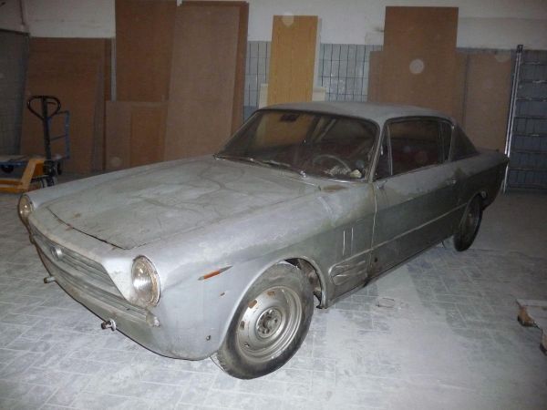 fiat2300s-coupe-serie2-00031E70034C-E04E-676D-6448-CB98D69A2D73.jpg